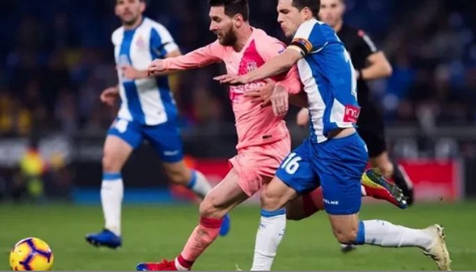 برشلونة يسعى لتأمين الصدارة ضد إسبانيول في الليجا