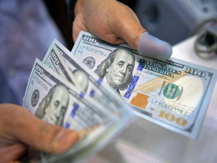 الدولار ينخفض في 10 بنوك بنهاية الأسبوع