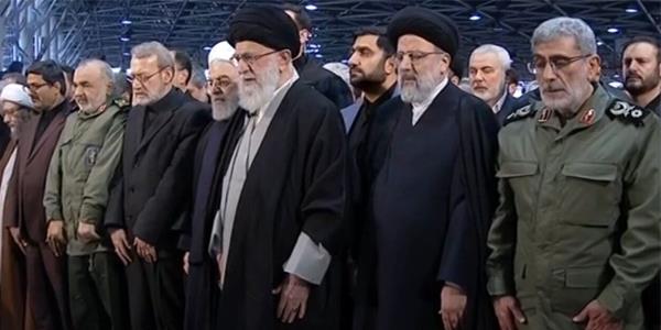 خامنئي يؤمّ صلاة الجنازة على جثمان قاسم سليماني في طهران