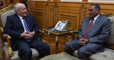 العصار ومحافظ مطروح يبحثان موضوعات التعاون القائمة لتطوير المحافظة