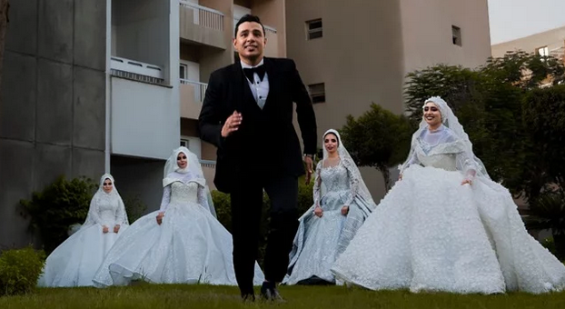 شاهد.. صعيدي يتزوج من 4 في ليلة واحدة