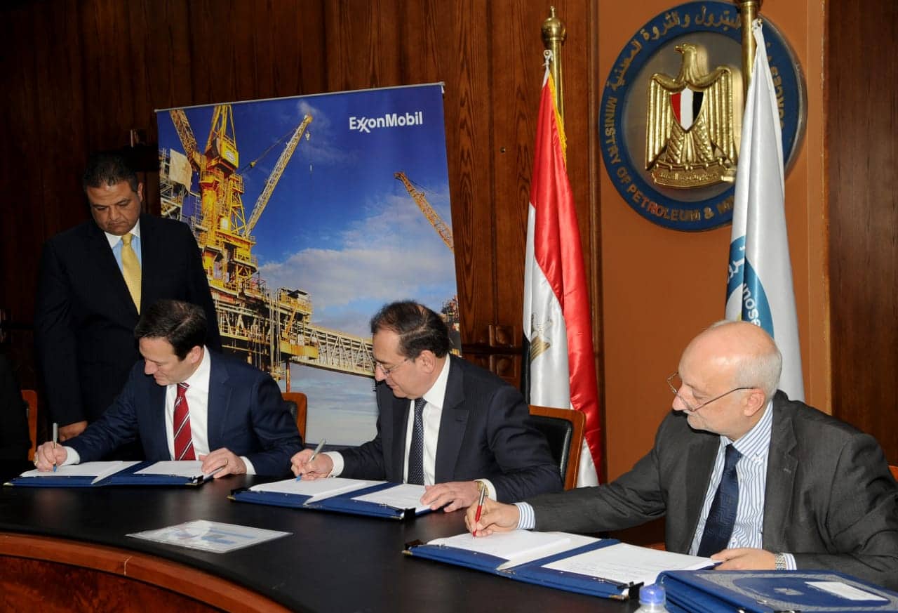 إكسون موبيل تحتفل بتوقيع اتفاقيتين للتنقيب عن الغاز الطبيعي في مصر بالبحر المتوسط