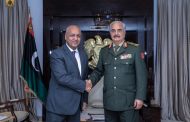 المشير خليفه حفتر يستقبل النائب مصطفي بكري