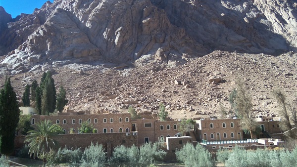 طقس مائل للدفء نهارا شديد البرودة ليلا بسانت كاترين