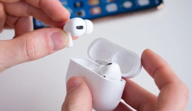 تحديث من آبل يفقد AirPods Pro أهم ميزة فيها