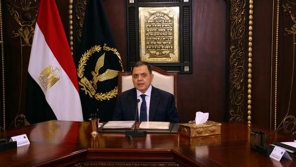 وزير الداخلية يهنئ البابا وجموع الأقباط بعيد الميلاد المجيد
