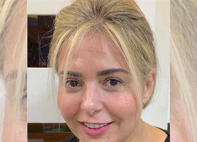 صابرين مهاجمةً منتقدي خلعها الحجاب 
