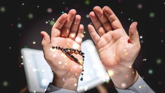 عجائب الصلاة على النبى.. 20 منحة إلهية لمن يرددها بهذه الصيغ