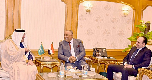 السفير السعودي يلتقي برئيس هيئة الرقابة الإدارية 