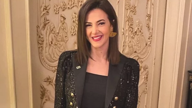 دنيا سمير غانم تتألق ببدلة لامعة