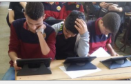 طلاب الثانوية المعدلة يؤدون امتحان اللغة الأجنبية الأولى