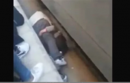 أب يلقي بنفسه أسفل عجلات القطار فداءا لابنته.. اعرف الحكاية كاملة من مصورها