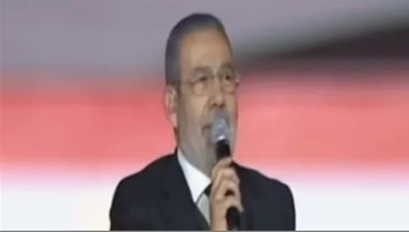 هي دي مصر.. قصيدة يلقيها مدحت العدل في حفل القبائل العربية لدعم الرئيس | شاهد