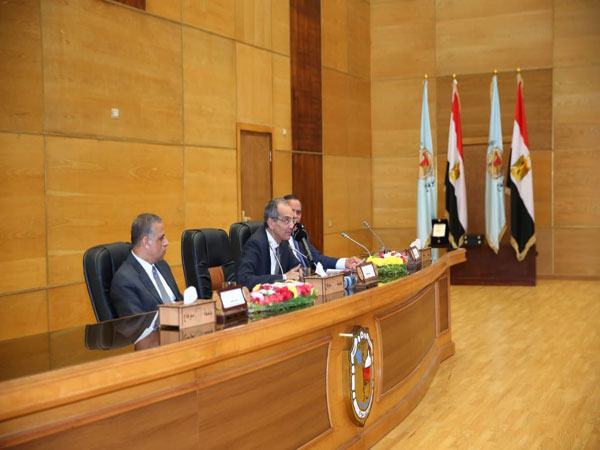 وزير الاتصالات في سوهاج: بناء مصر الرقمية مسئولية القطاعين الحكومي والخاص