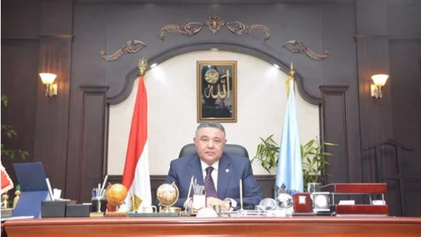 أول تعليق من محافظ البحر الأحمر بعد ظهور الجراد في حلايب وأبو رماد