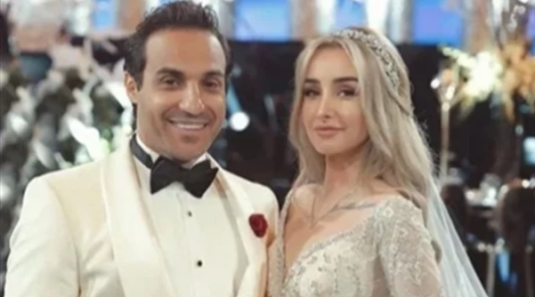 الجامد أوي.. احمد فهمى يفاجئ زوجته هنا الزاهد بوصلة غزل على صورها.. شاهد