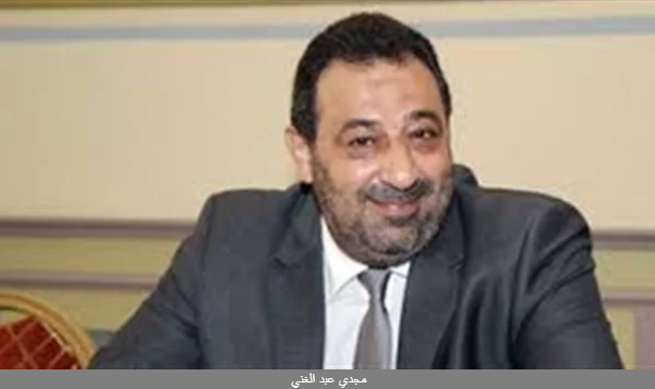 مجدي عبد الغني يكشف سبب قيد عز الدين بهادر صاحب الـ75 عاما في نادي بالقسم الثالث