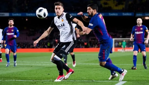 الدوري الاسباني .. فالنسيا يصعّب الطريق على برشلونة ويسجل الثاني