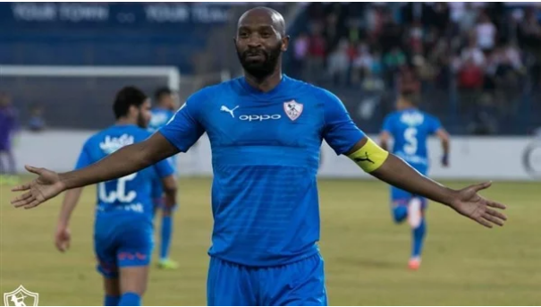 شيكابالا يرتدي قميصا يحمل اسم ابنه في مباراة الزمالك ومازيمبي