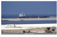 الأحوال الجوية تغلق موانئ النفط شرقي ليبيا