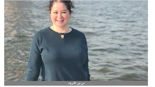 ظهور نادر لشقيقة مى نور الشريف أثناء أدائهما العمرة