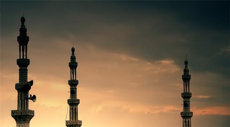 بصوت بواب العمارة مرفوض.. برلمانية تثير الجدل بسبب الأذان الموحد