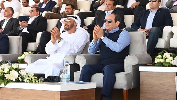 الرئيس السيسي يودع محمد بن زايد بمطار شرم الشيخ