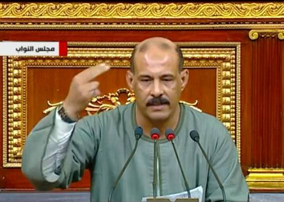 قنديل: كل مانحتاج رصف شارع نكتب طلب احاطه وكل الطرق فيها تلاعب ومطبات