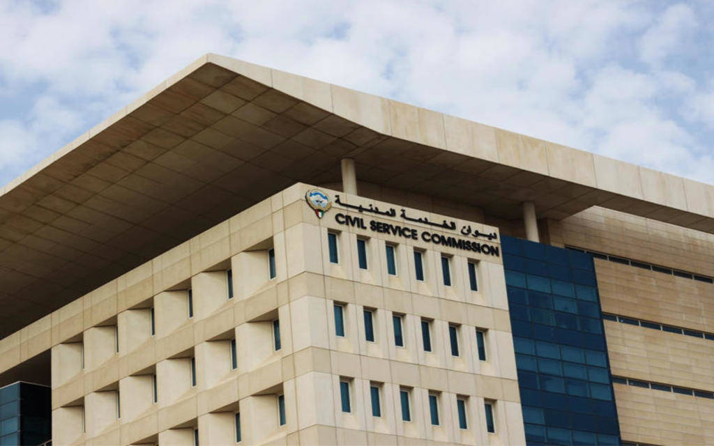 الكويت تقرر إيقاف العمل بنظام البصمة للموظفين بسبب 