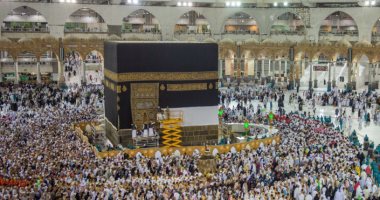 وزارة الحج والعمرة توجه الشركات بمتابعة المعتمرين بالمملكة وتقديم التسهيلات