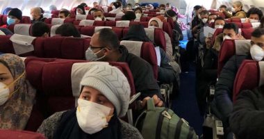 أول صور للمصريين العائدين من مدينة ووهان بالصين داخل مطار العلمين