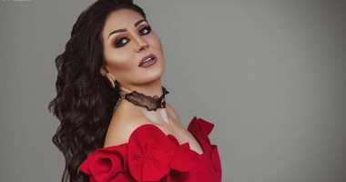 وفاء عامر مع 