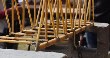 صور.. طلاب هندسة حلوان يصممون الكبارى للمشاركة فى مسابقة إنشائية