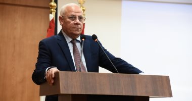 محافظ بورسعيد يوجه رؤساء الأحياء بسرعة الانتهاء من رفع مياه الأمطار