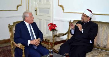 وزير الأوقاف يشارك عواقل سيناء مراسم رفع العلم بطابا وخطبة الجمعة
