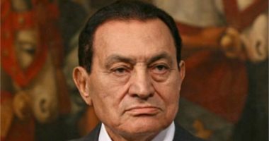 الإمارات تنكس الأعلام حدادا على الرئيس الأسبق حسنى مبارك