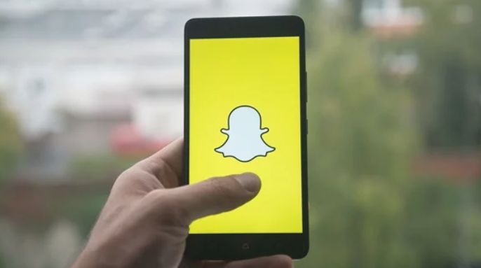 لتسهيل التنقل.. سناب شات يختبر إعادة تصميم جديدة