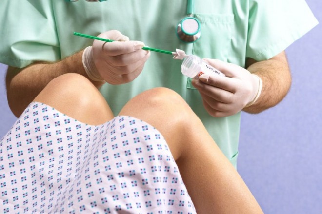تحرش بـ109 مرضى بينهم 40 طفلا خلال 20 عاماً.. القبض على طبيب مسالك بولية