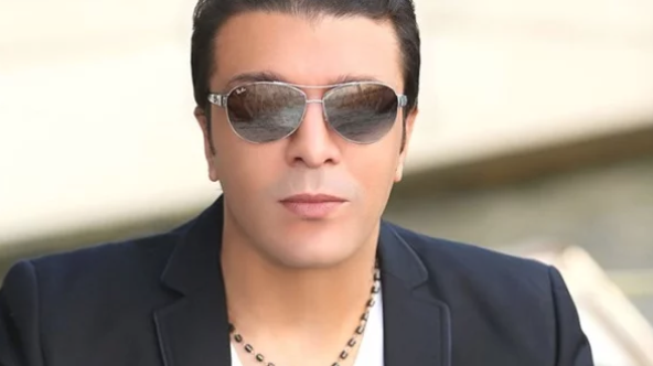 مصطفى كامل ينفعل على الهواء بسبب شاكوش وعمر كمال