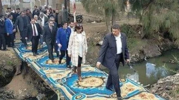 متابع ينتقد وزيرة الهجرة بسبب زيارة الغربية.. ورد قاس من نبيلة مكرم