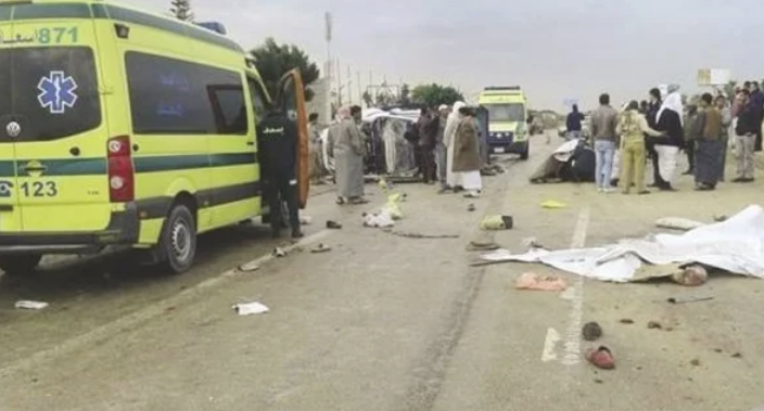 مصرع 11 شخصا وإصابة 10 آخرين في حادث مروع بالمنيا
