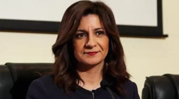 أول رد فعل من وزيرة الهجرة على صورة فرش الكوبري بالسجاد