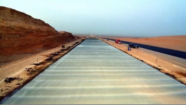 مصر تنشئ أول طريق خرساني لسيارات النقل
