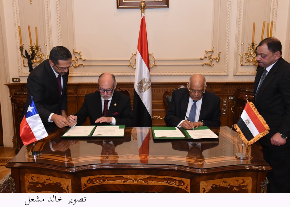 رئيس البرلمان و إيفان فلوريس يوقعان اتفاقيه إطاريه للتعاون بين مجلس النواب المصري ومجلس النواب التشيلي 