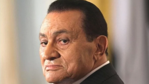 فلاش باك.. الصمت يخيم على البرلمان لحظة إصابة مبارك بالإغماء