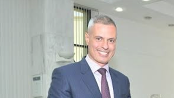 رئيس الشركة القابضة يتقفد مواقع الصيانة بمصر للطيران