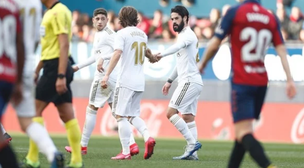 الدوري الإسباني.. ريال مدريد يقلب تأخره أمام أوساسونا ويتقدم 2-1 في الشوط الأول