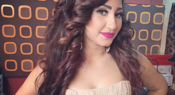 أحمر وأسود .. بوسي تشعل إنستجرام بإطلالة كاجوال