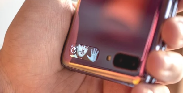إزاي تاخد سيلفي سريع بكاميرا Samsung Galaxy Z Flip