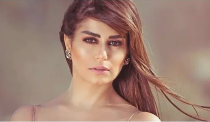 بملابس لامعة.. منة فضالي تتألق في أحدث جلسة تصوير